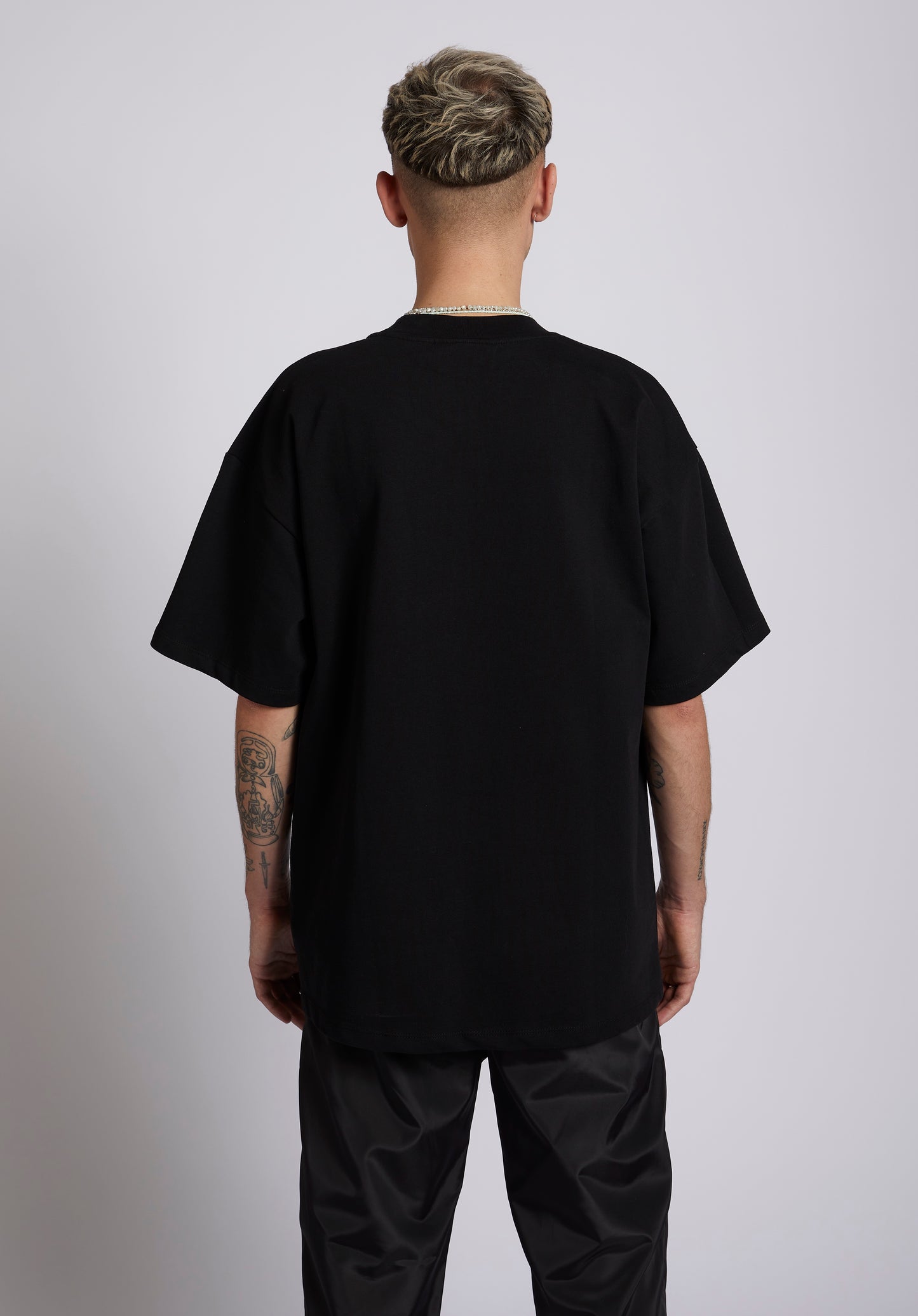 T-SHIRT BLACK